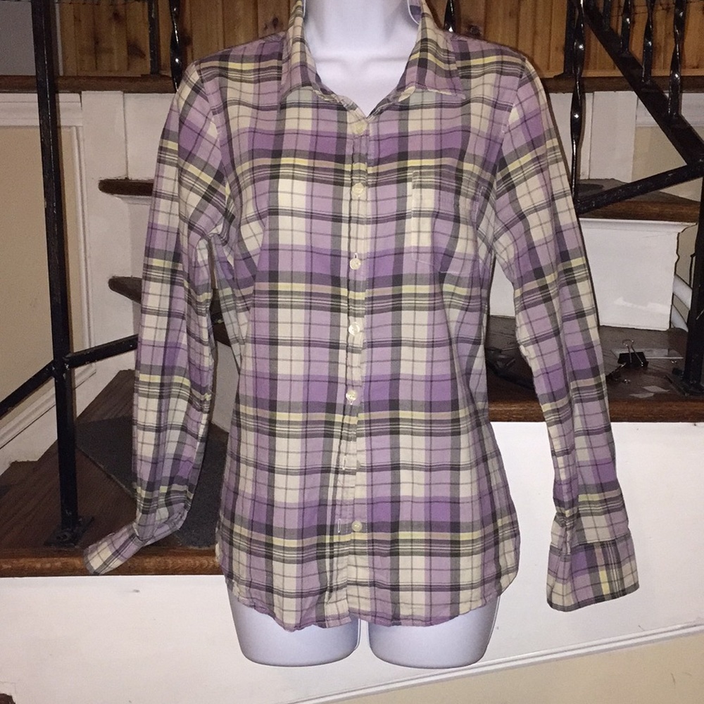 Springtime plaid button down. Light and cute